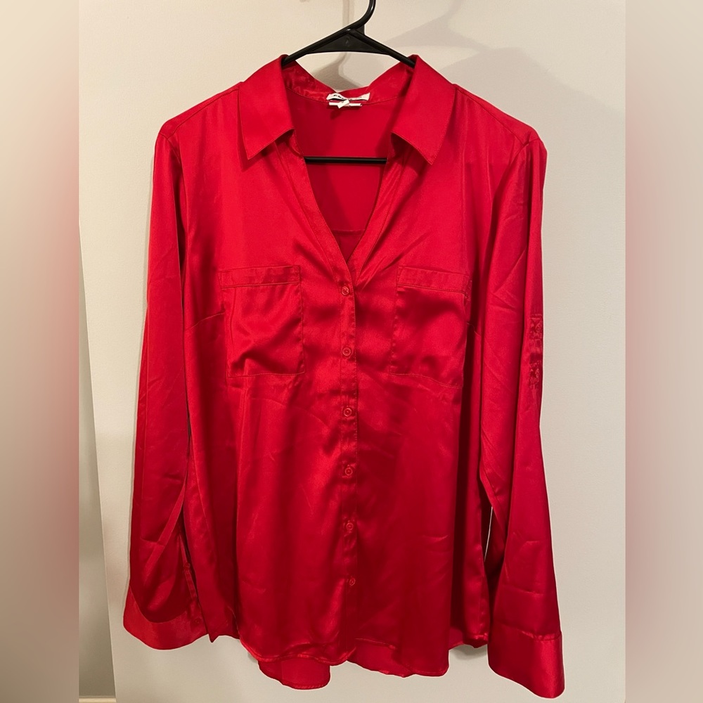Express red poly spandex satin Portofino shirt, size M